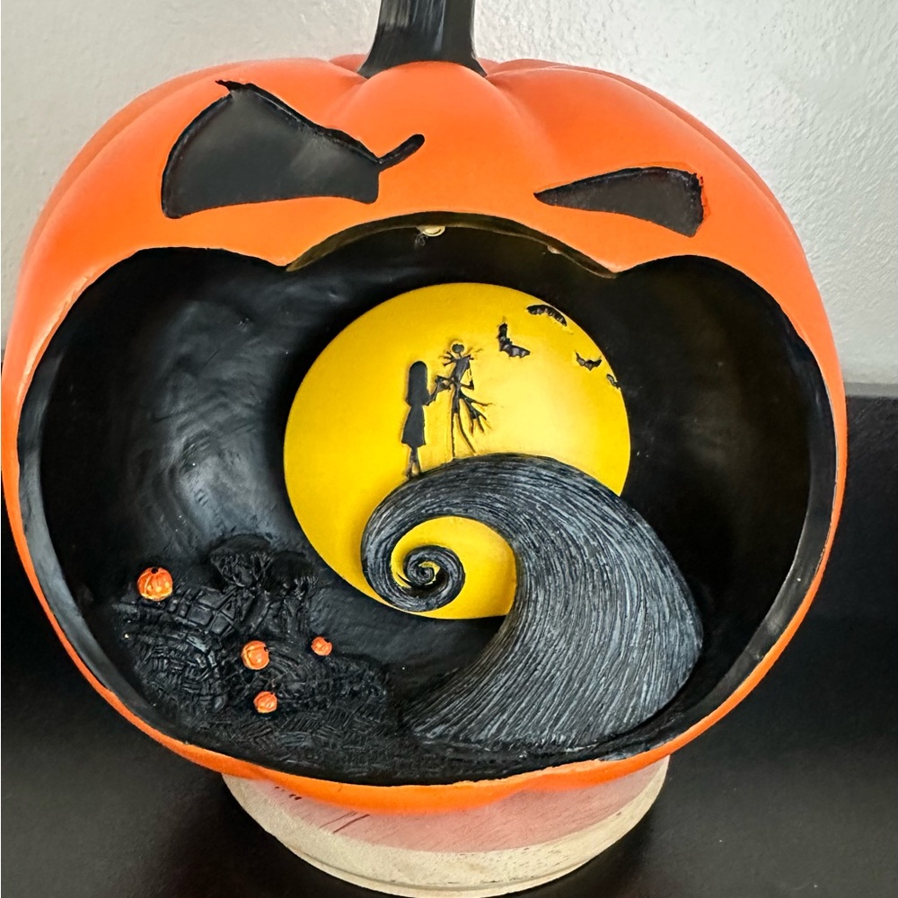 Disney Nightmare Before Christmas LED Light-up
Halloween Pumpkin.
NWT